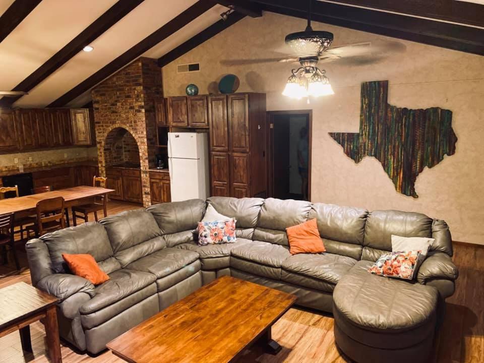 Riverstone Cabins Hotel Leakey Exterior photo