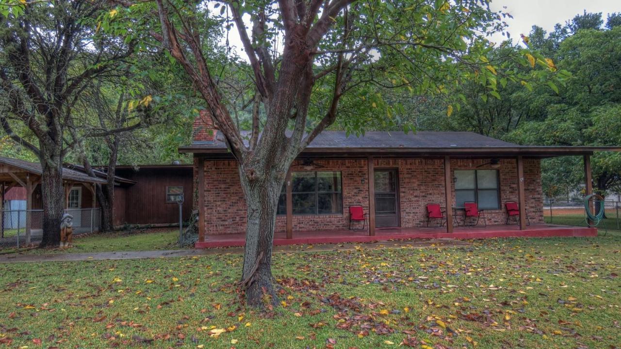 Riverstone Cabins Hotel Leakey Exterior photo