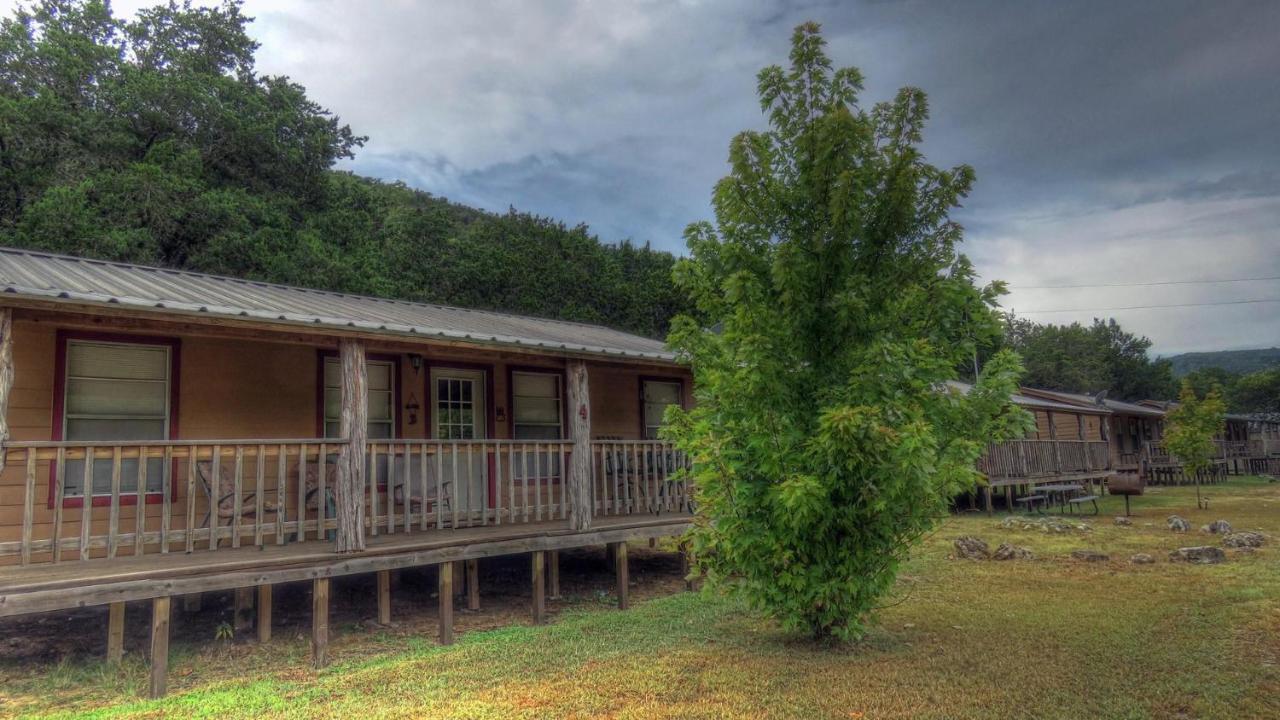 Riverstone Cabins Hotel Leakey Exterior photo